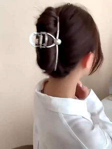 PASAR ASEMKA13 - Jepit Rambut Korea Bahan Alloy 13cm Mutiara Bentuk Simpul Jepitan Rambut Pearl SUPER JUMBO Jedai Logam Ukuran Xtra Besar Korean Metal Hair Claw