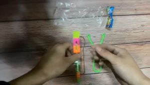 Đồ Chơi Ná Bắn Chong Chóng Xoay Có Đèn Led Bắn Bằng Thun