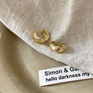 Elegant Metal Diamond Grid Simple Design Womens French Vintage Ear Cuffs Versatile Jewelry Hoops Fresh out Fashion Accessories