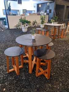 Meja Cafe Jumbo Set Minimalis Bulat Aesthetic (1 meja + 4 kursi)