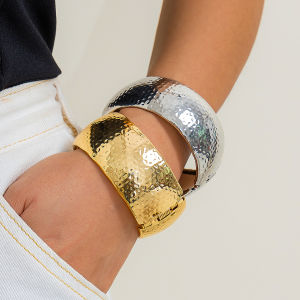 Exaggerated Punk Big Heavy Metal Wide Closed Bangles: Trend 2024