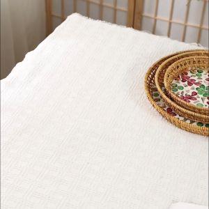 ถาดเปลือกหอยขอบหวายถัก ถาดนำเข้าจากเวียดนาม ถาดวางขนม ถาดสำหรับใส่ขนมปัง ถาดสำหรับใส่ผลไม้ ถาดทรงกลมสีเขียวและสีชมพู