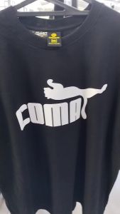A023 เสื้อยืดคอกลมสกรีนลาย COMA ผ้ากีฬา ไมโครผิวเรียบ สกรีนลายล้อเลียน ขำๆ ใส่เท่ห์ๆ มี2สี ขาว และดำ มี5ไซส์ S M L XL 2XL