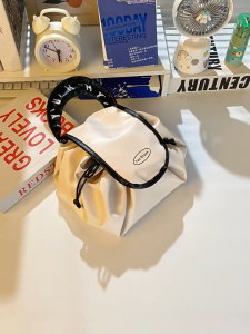 Drawstring PU Make up bag， Large Capacity Cosmetic Bag Travel Organizer with Handle ，Cosmetic Organizer Brush Storage Bag