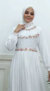 ELOK Ainun Dress Putih Wanita Gamis Plisket Cerutty Gamis Umroh Dan Haji DCM1525