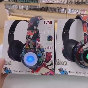 【จัดส่งที่รวดเร็ว】หูฟัง หูฟังแบบครอบหู หูฟังบลูทูธแบบครอบหูรุ่นใหม่ LX-8686 หูฟังบลูทูธไร้สาย มีไฟ LED เล่นเกม และช่องใส่การ์ด COD