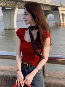 HUOLISI | Slim Red U-neck Short-sleeve Knit Top