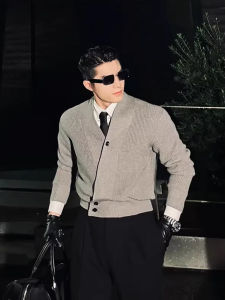 New Chinese Design Grey V-neck Knitted Sweater Mens Fashionable Urban Style Spring Cardigan Coat Loose Fit Comfortable Lightweight