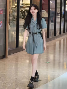 ชุดเดรสยีนส์ทรงเอเอวสูงเข้ารูปสไตล์ฝรั่งเศสสำหรับผู้หญิง ชุดเดรสฤดูร้อนปี 2025 ทรงเข้ารูป กระโปรงทรงเอ แขนสั้น สีพื้น