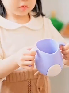 Ca tập uống nước chống đổ nghiêng 60 độ có 2 tay cầm 180ML - Cốc đựng thức ăn dặm cốc đánh răng nhựa PP an toàn cho bé- CHỌN MÀU