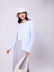 แจ็คเก็ตครีมกันแดดกลางแจ้งที่มีน้ำหนักเบาและระบายอากาศได้ แจ็คเก็ตครีมกันแดดน้ำแข็ง เสื้อผ้าผู้หญิงแจ็คเก็ตป้องกันรังสียูวีระบายอากาศ