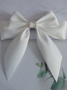 Womens French Vintage Small Perfume Style Shirt Accessory Heart Shaped Rhinestone Butterfly Knot Tie Decorative Pin