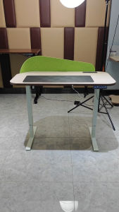 L-shaped Table Electrically Adjustable Height 150cm x68/101cm Standing Desks With USB Wheels Max height:115cm