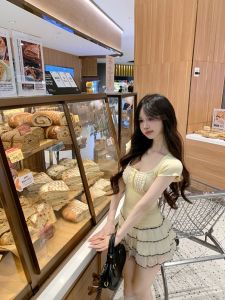 เสื้อยืดคอเหลี่ยมแขนสั้นผู้หญิงสไตล์เกาหลีทรงเข้ารูป ขอบลูกไม้ สไตล์หวานและเผ็ดร้อน สำหรับฤดูร้อน