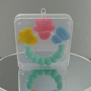 Mainan Gigitan Bayi & Rattle Genggam Bayi: Pilihan Terbaik\\n\\n Apa Itu Mainan Gigitan Bayi?\\n\\nMainan gigitan bayi, atau dikenal juga sebagai teether, adalah perangkat yang dirancang khusus untuk membantu bayi meredakan ketidaknyamanan saat gigi mulai tumbuh. Mainan ini dapat dibuat dari berbagai bahan, seperti plastik, kayu, atau gelatin, dan memiliki berbagai bentuk dan desain yang menarik bagi bayi.\\n\\n Manfaat Utama Mainan Gigitan Bayi\\n\\nBeberapa manfaat utama mainan gigitan bayi meliputi:\\n\\n* Membantu meredakan ketidaknyamanan saat gigi tumbuh\\n* Melatih otot mulut dan lidah bayi\\n* Meningkatkan koordinasi mata-tangan\\n* Menghibur dan mengalihkan perhatian bayi\\n\\n Jenis-Jenis Mainan Gigitan Bayi\\n\\nBerikut adalah beberapa jenis mainan gigitan bayi yang tersedia di pasaran:\\n\\n* Mainan gigitan bayi plastik\\n* Teether gelatin bayi\\n* Gigitan empeng buah plastik\\n\\n Memilih Mainan Rattle Genggam Bayi yang Aman\\n\\nMainan rattle genggam bayi adalah mainan yang dirancang untuk membantu bayi belajar menggenggam dan mengendalikan gerakan tangan mereka. Berikut adalah beberapa kriteria penting dalam memilih mainan rattle genggam bayi yang aman:\\n\\n* Bahan yang aman dan tahan lama\\n* Desain yang mudah dipegang oleh bayi\\n* Tidak memiliki bagian kecil yang bisa terlepas\\n* Mudah dibersihkan\\n\\n Cara Menggunakan Mainan Rattle Genggam Bayi dengan Benar\\n\\nBerikut adalah beberapa tips untuk menggunakan mainan rattle genggam bayi dengan benar:\\n\\n* Pastikan mainan sudah bersih sebelum memberikannya kepada bayi\\n* Jangan meninggalkan bayi sendirian saat bermain dengan mainan rattle genggam bayi\\n* Cek kondisi mainan secara rutin untuk memastikan tidak ada bagian yang rusak atau terlepas\\n\\n Mengenal Gigitan Empeng Buah Plastik\\n\\nGigitan empeng buah plastik adalah salah satu jenis mainan gigitan bayi yang dirancang dengan bentuk buah-buahan yang menarik bagi bayi. Berikut adalah beberapa kelebihan gigitan empeng buah plastik:\\n\\n* Bentuk dan warna yang menarik\\n* Bahan aman dan tahan lama\\n* Mudah dibersihkan\\n* Dapat membantu meredakan ketidaknyamanan saat gigi tumbuh\\n\\n Tips Memilih Gigitan Empeng Buah Plastik yang Tepat\\n\\nBerikut adalah beberapa tips untuk memilih gigitan empeng buah plastik yang tepat:\\n\\n* Pilih bahan yang aman dan tahan lama\\n* Pastikan bentuk dan warna menarik bagi bayi\\n* Pilih ukuran yang sesuai dengan usia bayi\\n* Perhatikan kebersihan dan keamanan produk sebelum membeli\\n\\n Menjaga Kebersihan Mainan Gigitan & Rattle Genggam Bayi\\n\\nMenjaga kebersihan mainan gigitan dan rattle genggam bayi sangat penting untuk mencegah penyebaran penyakit. Berikut adalah beberapa langkah-langkah membersihkan mainan gigitan dan rattle genggam bayi:\\n\\n* Bersihkan mainan dengan sabun dan air hangat secara rutin\\n* Jangan mencuci mainan di mesin cuci\\n* Jangan merendam mainan dalam air selama lebih dari 10 menit\\n* Jangan menggunakan pembersih yang mengandung bahan kimia berbahaya\\n\\n Tips Mencegah Penyakit dari Mainan Gigitan & Rattle Genggam Bayi\\n\\nBerikut adalah beberapa tips untuk mencegah penyebaran penyakit dari mainan gigitan dan rattle genggam bayi:\\n\\n* Bersihkan mainan sebelum dan setelah digunakan oleh bayi\\n* Jangan membagikan mainan antar bayi\\n* Jangan menggunakan mainan yang sudah rusak atau memiliki bagian yang terlepas\\n* Perhatikan kebersihan tangan bayi sebelum dan setelah bermain dengan mainan\n}