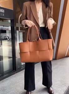 And Song Hye Kyos Same Leather Woven Arco Tote Bag One-shoulder Portable Picture Bag