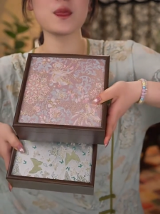 Pine wood jewelry boxes jewelry storage boxes ring earring necklace and bracelet storage boxes wooden gift packaging boxes gold and jewelry storage boxes and souvenir boxes.