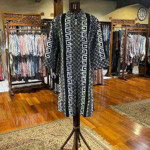 Tunik Zipper Viscos by Dian Pelangi LIMITED EDITION Blouse Baju Atasan Kemeja Blus Outfit Busui Kerja Kantor Pesta Pernikahan Kondangan Casual Formal Wanita Hijaber Cantik Anggun Modis Modern Simple Elegan Mewah Model Korea Terbaru Motif Batik Kekinian