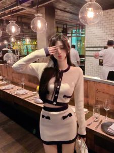 LIHONGYI | Elegant Chic Style Two-piece Set Knitted Jacket Top and Short Skirt