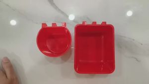 2025 Máy cho chim ăn   Hộp đựng thức ăn cho chim   Đồ dùng cho chim bồ câu máng ăn nhựa vuông dày khe treo