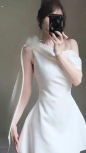 Đầm nữ dáng ngắn thiết kế lệch vai đính hoa siêu sang NEWFASHION99