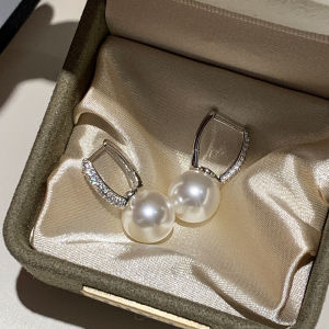 CAFFTI | Elegant Luxurious Pearl Earrings