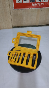 8Pcs Screw Extractor Set Easy Out Damaged Screw Extractor Kit Bolt Water Pipe Remover Set with Storage Case.