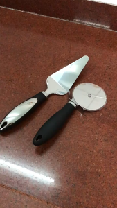 🔥ส่งฟรี🔥 ที่ตัดพิซซ่า สเตนเลสแท้(ด้ามจับไม้) (Pizza cutter) ที่ตัดแป้ง มีดตัดพิซซ่า ที่ตัดพิซซ่าสเตนเลส มีดตัดพิชซ่า ล้อตัดพิซซ่า ตัวตัดพิซซ่า