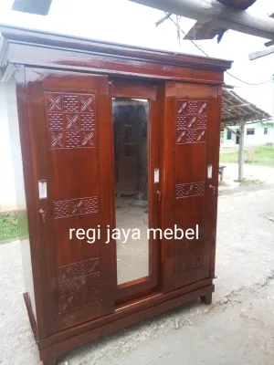 lemari pakaian jati 3 pintu sleding rak 2 lemari kayu jati.Lemari minimalis lemari pintu geser..