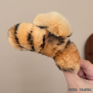 2024 New Womens Plush Rabbit Shark Clamp Hair Accessories Brown Twist Hair Styling Headwear Fashionable Sensation Hair Grips