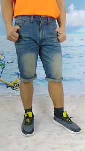 COMET 05  ขาสั้นยีนส์ชาย 4 ส่วน พับเปิ้ลปลายขา (ซิป) ผ้ายีนส์เกรดพรีเมี่ยม (ผ้าไม่ยืด) ปั้น FADE  เก๋ เท่ห์ ดูมีเอกลักษณ์ สวยงามมาก มี  5 สี FADE MIDNIGHT BLUE LIGHT GREEN RUST.  ไซร์ 28"- 40"