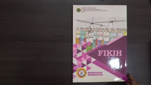 Buku Siswa Fikih Kelas 4 MI KEMENAG KMA 183