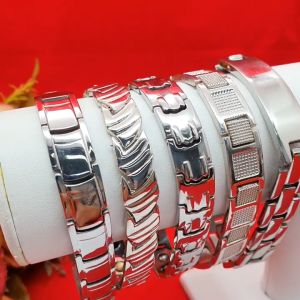 สร้อยข้อมือสแตนเลสแม่เหล็กเพื่อสุขภาพ คละแบบ ความยาว 8 นิ้ว  เสริมบารมี  เรียบหรู ใส่ได้ทุกโอกาส ข้อมือแฟชั่น ดีไซน์สวย