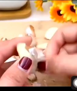 Multifunctional household garlic peeler家用多功能剥蒜器大蒜去皮神器厨房手动蒜头蒜瓣剥皮器硅胶去