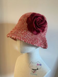 หมวกชาวประมงปักลายดอกไม้สีแดงป้องกันแสงแดดแบบผสมผสาน หมวกทรงกลมสุดน่ารัก หมวกเดินทางแบบลำลองสำหรับทุกเพศทุกวัย