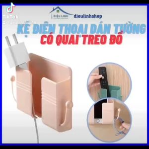 Giá Dán Tường Để ĐIện Thoại Remote Ổ Cắm/ Giá Đỡ Sạc Điện Thoại/ Kệ Đựng Đồ Dán Tường Kèm 2 Móc Treo Đồ tramanhshop
