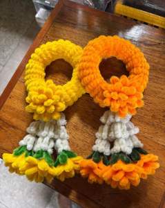 พวงมาลัยดอกดาวเรือง จากลวดกำมะหยี่