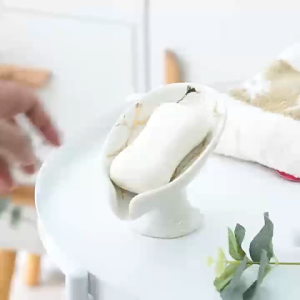 Elegant Ceramic Drain Soap Tray Self Draining Design No Water Residue Soap Dish Creative Decor Accessory Suitable for Household and Hotel Bathroom