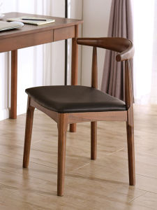 เก้าอี้ทานอาหารแบบไม้เนื้อแข็งสไตล์ยุโรปเหนือ หัวเข็มขัดแบบเรียบง่ายและทันสมัยสำหรับบ้าน โต๊ะทำงาน คาเฟ่ ที่นั่งพักผ่อน