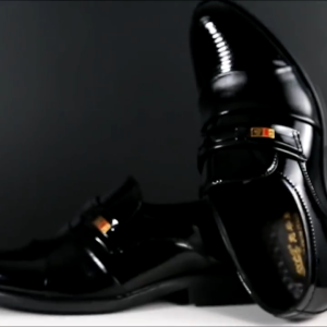 hchang รองเท้าหนังผู้ชายหนังสามส่วนหัวธุรกิจอย่างเป็นทางการสวมใส่รองเท้าหนังผู้ชายรองหนังแก้วมันวาว