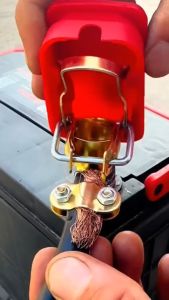 Bộ cọc nối bình ắc quy thiết kế dễ dàng tháo lắp.