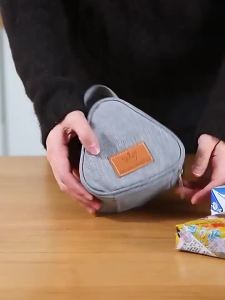 Breakfast insulated bag small size portable aluminum foil lunch box bag hand-held for children to work hand-held for freshness preservation triangular bag cold insulation bag