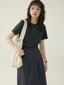 เสื้อยืดลายทางสีดำลำลองสำหรับผู้หญิงในช่วงฤดูร้อน สไตล์เกาหลี คอกลม แขนสั้น ทรงหลวม ผ้าฝ้ายผสมอื่นๆ