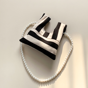 อ่อนโยน กระเป๋าผ้าแคนวาสถัก ผู้หญิง กระเป๋าสะพายข้าง Pearl Detailing ลายทาง ดีไซน์ กระเป๋าถือ มีสไตล์ หลากหลาย Tote Bag