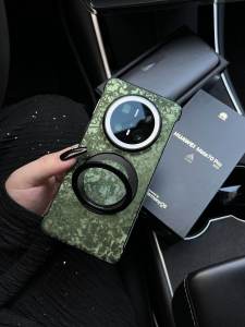 Ultra-Thin Huawei Mate70Pro Phone Case with Stand Magnetically Attracted No-Border Half-Pack Protective Cover with Shell Pattern