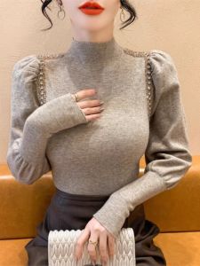 WANGGONGZHU | เสื้อสเวตเตอร์ถักคอปกสูงครึ่งตัวสำหรับผู้หญิง แขนพอง ทรงสลิมฟิต แฟชั่นฤดูใบไม้ร่วง/ฤดูหนาว ดีไซน์ใหม่ 2025 เสื้อชั้นในประดับเพชร