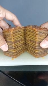 Kue Lapis Legit Keju Asli Surabaya Basah Wisman dengan Resep Kuno
