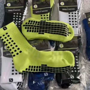 ถุงเท้าฟุตบอล (เก็บคูปอง5บาทใต้โพส) ถุงเท้าหนา กันลื่น (เฉพาะ1คู่) ขนาด ฟรีไซส์ ถุงเท้ากีฬา พร้อมส่ง