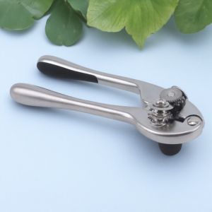 Stainless Steel Manual Can Opener with Ergonomic Grip Multi-functional Kitchen Tool Zinc Alloy Easy Open Cans Bottle Opener