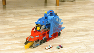[Netflix Lets Race] Hot Wheels City Hot Wheels Ultimate Dual Dragon Transporter & 2 1:64 Scale Toy Cars (JBM72)